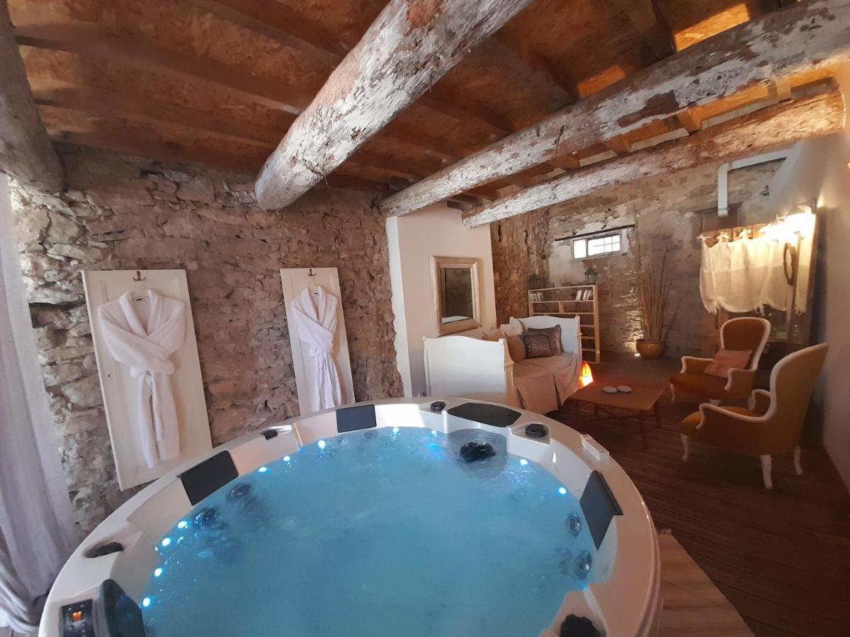 La Maisonnette Avec Spa Et Piscine Villa Sainte-Valière Dış mekan fotoğraf